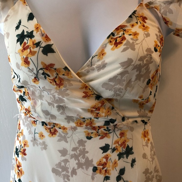 Light and airy summer Floral maxi dress. Marked Size Medium - Picture 4 of 9
